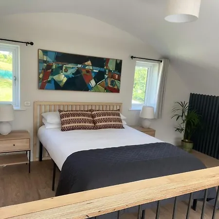 Luxury Barn Conversion With King Bed Near Westport