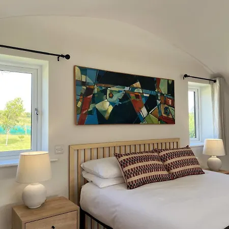 Vakantiehuis Luxury Barn Conversion With King Bed Near